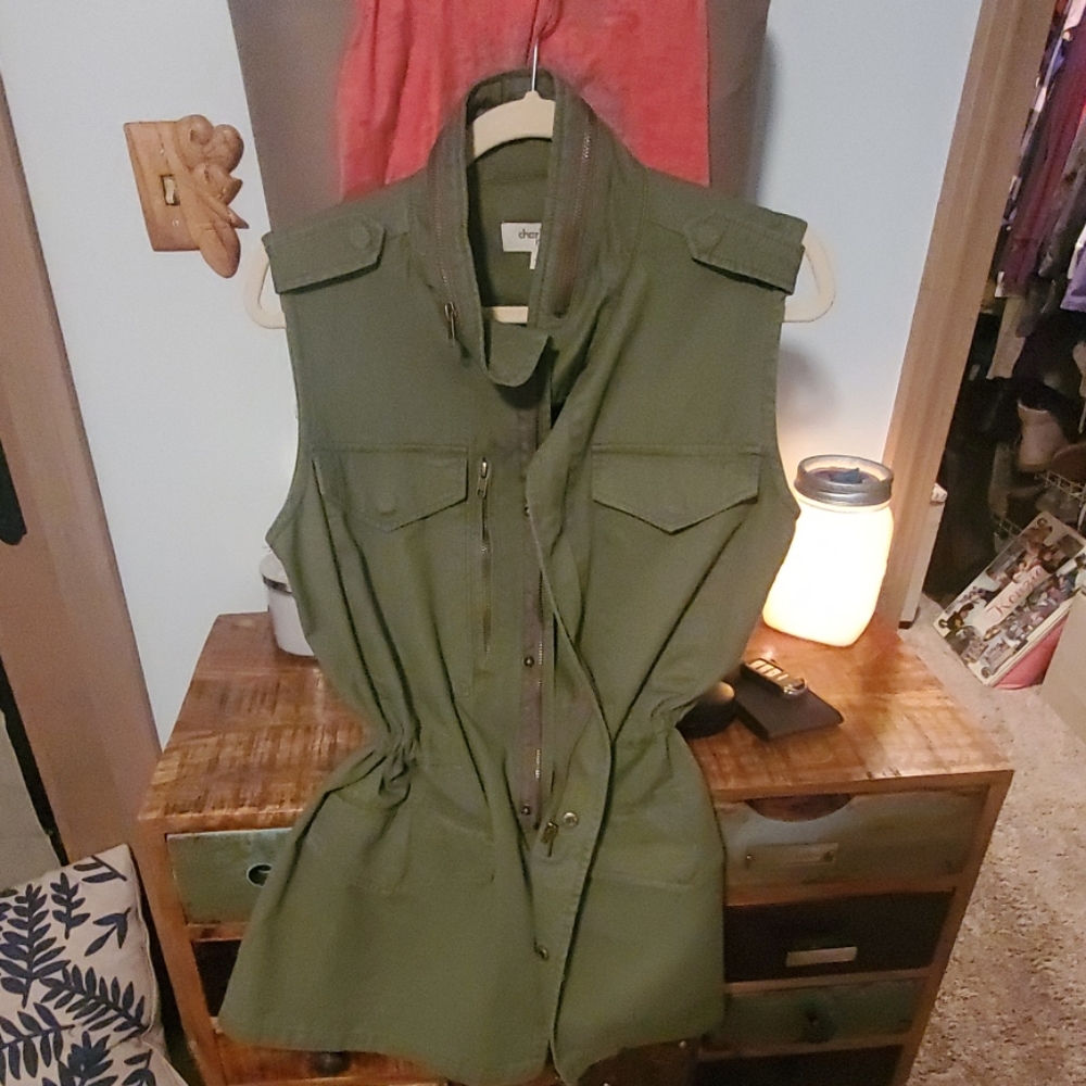 Vest - Picture 4 of 4